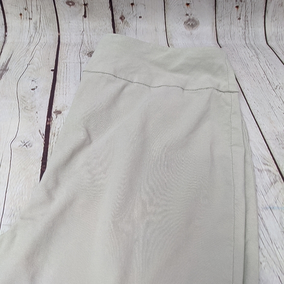 Dana Buchman Khaki Capris Small - Picture 5 of 6